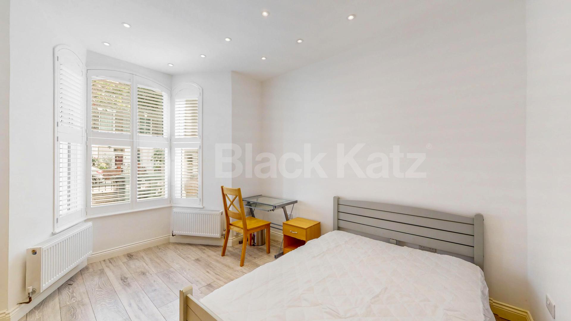 Elegant & Expansive Six Bed 4 Bath Residence with Private Garden in Holloway Mayton Street, Holloway